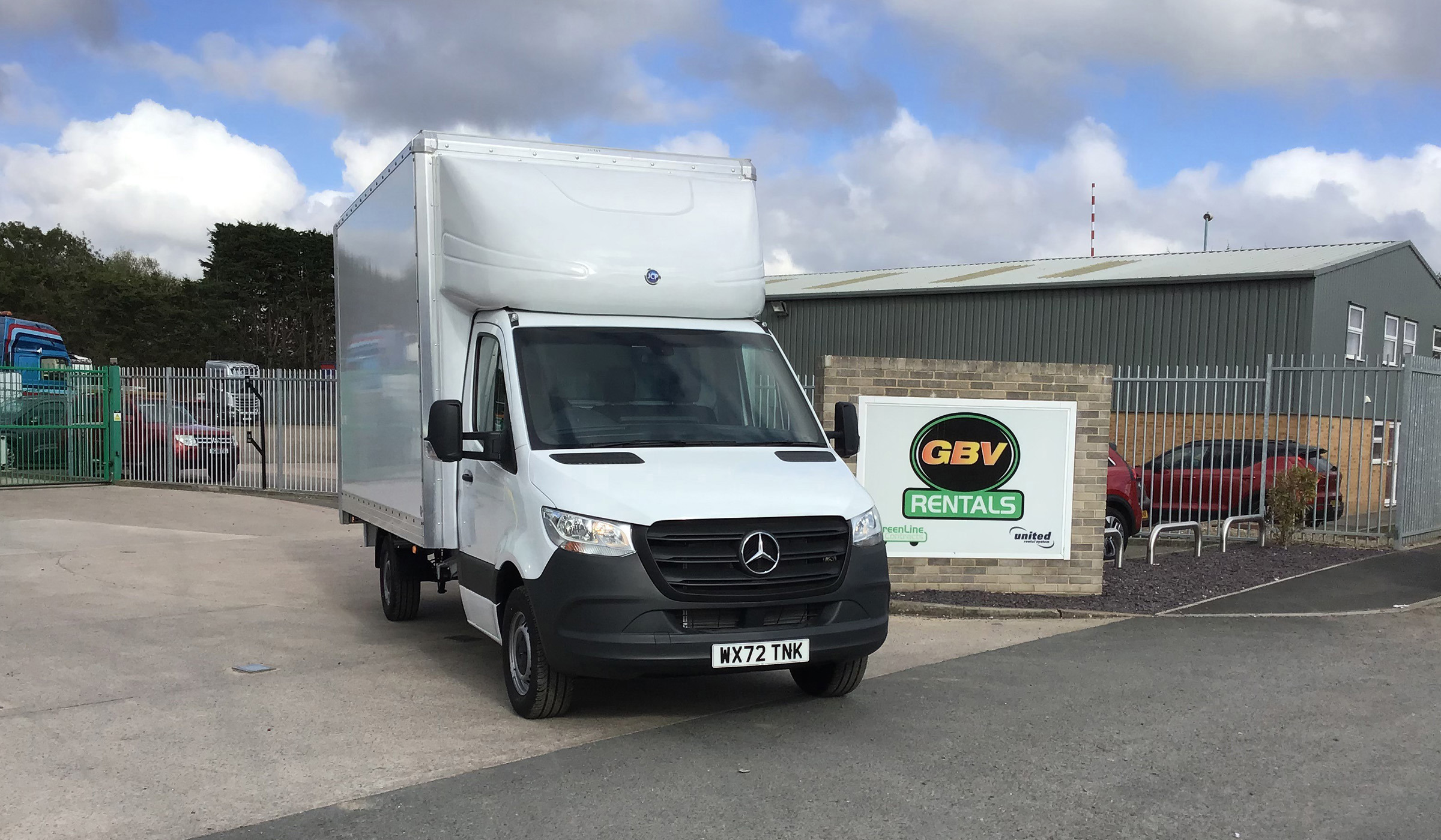 3.5T GVW box van with tail-lift