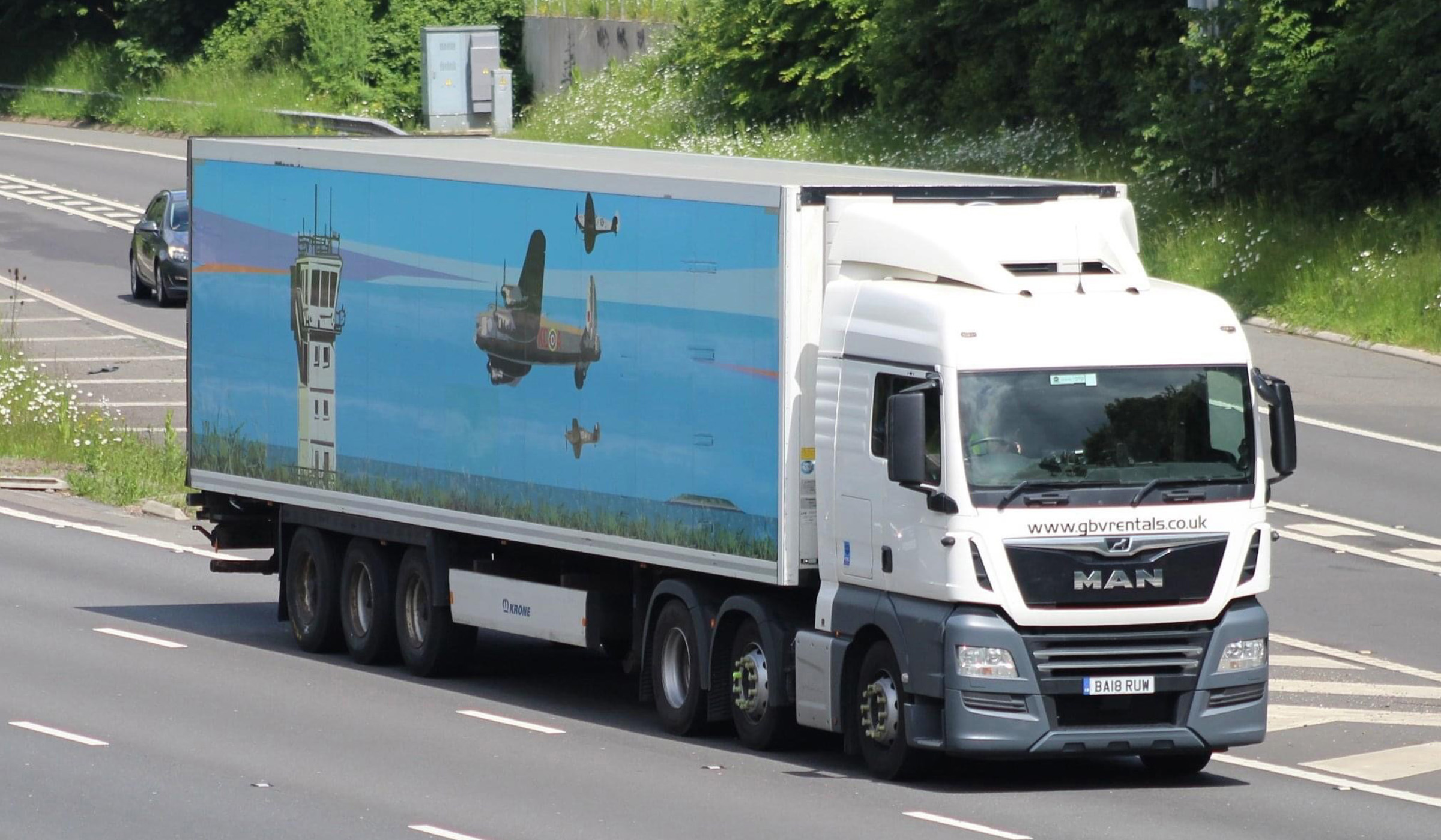 High-roof sleeper cab 6x2 tractor units